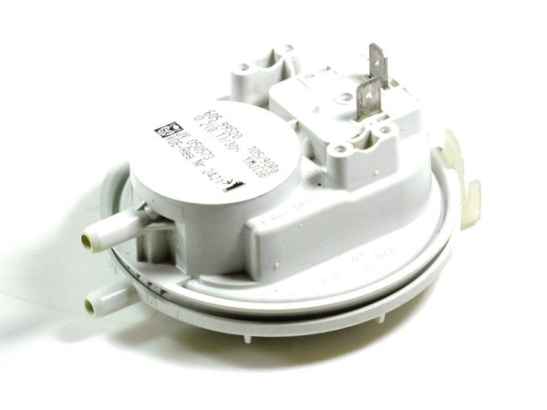 VAILLANT TURBOMAX PLUS 824 828 837 & PRO 24 / 28 E AIR PRESSURE SWITCH 050577