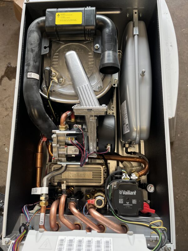 Vaillant ecoTEC plus 832 High Efficiency Condensing Combination Boiler 32Kw - Image 6