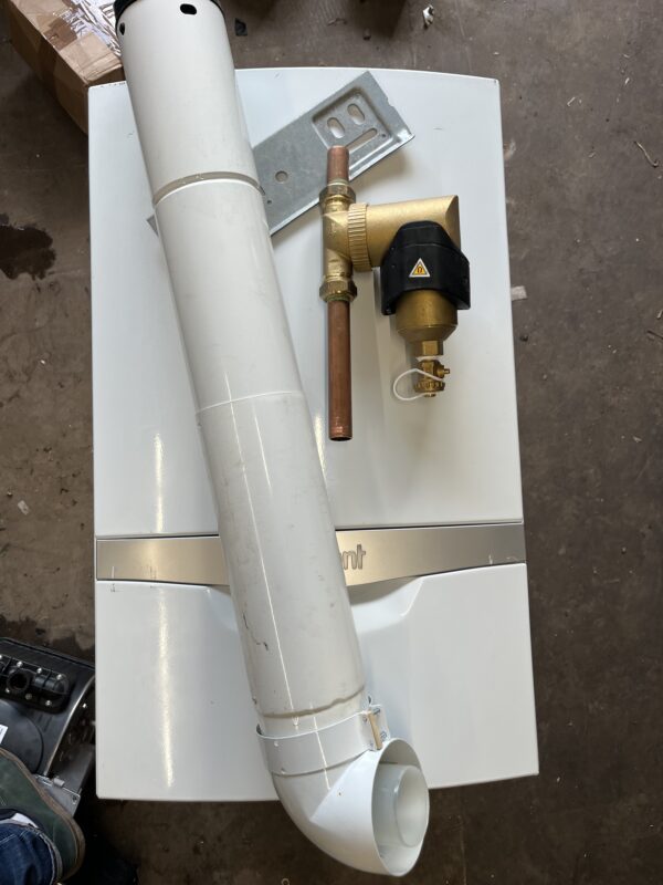 Vaillant ecoTEC plus 832 High Efficiency Condensing Combination Boiler 32Kw