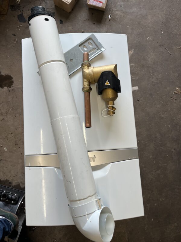 Vaillant ecoTEC plus 832 High Efficiency Condensing Combination Boiler 32Kw - Image 10