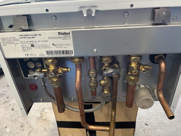Vaillant ecoTEC plus 832 High Efficiency Condensing Combination Boiler 32Kw - Image 11