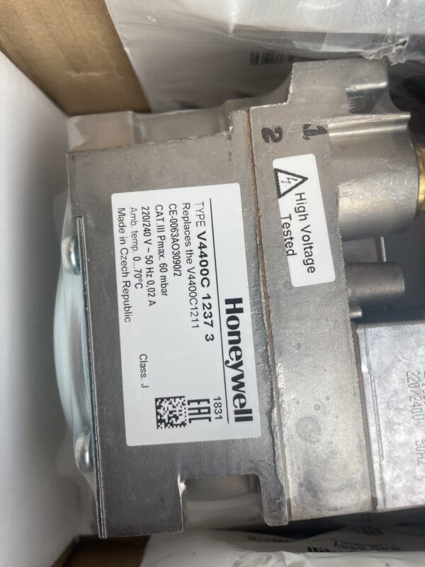 HONEYWELL V4400C1237U 240V RED AND WHITE PUSH BUTTON GAS VALVE - NEW - Image 3